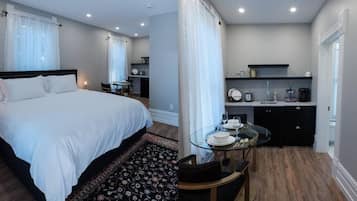 Standardzimmer, 1 King-Bett, Nichtraucher | Hochwertige Bettwaren, Pillowtop-Betten, laptopgeeigneter Arbeitsplatz