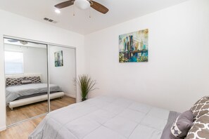 2 bedrooms, desk, iron/ironing board, free WiFi