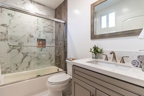 Combined shower/bathtub, hair dryer, towels, soap
