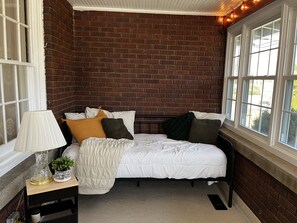 3 habitaciones, tabla de planchar con plancha, cuna de viaje y wifi