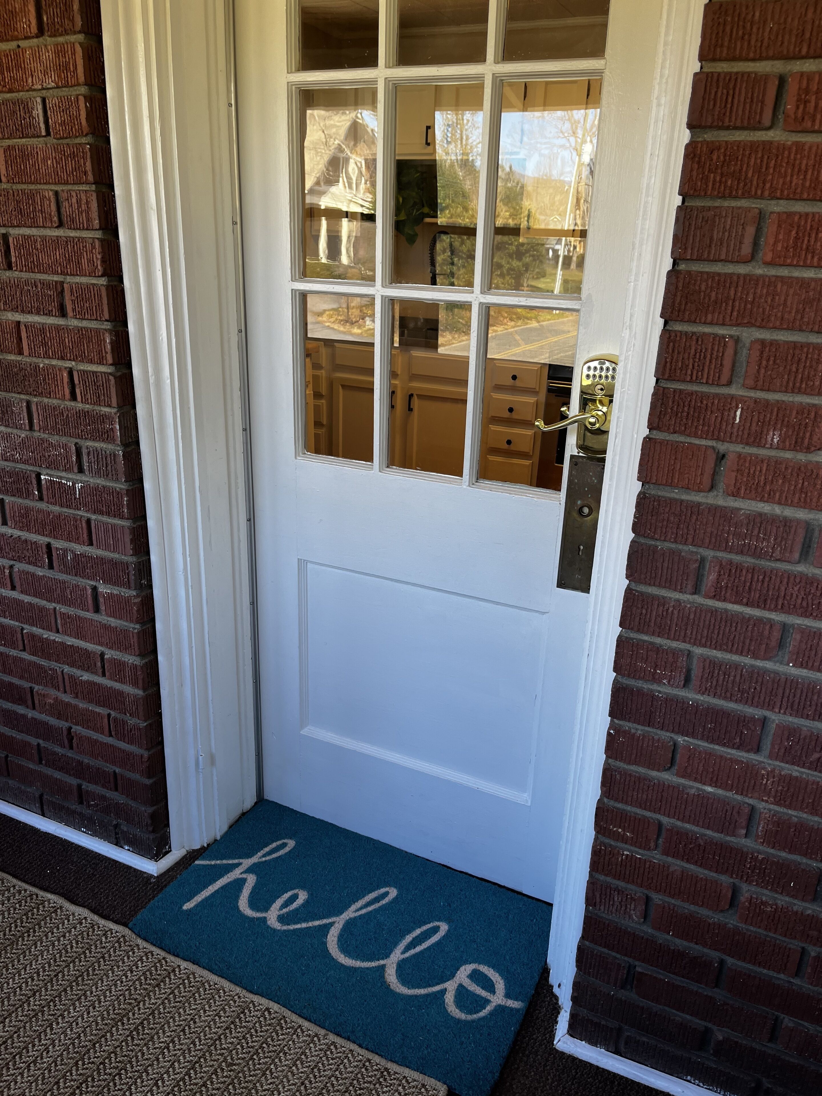Entrance leading into kitchen