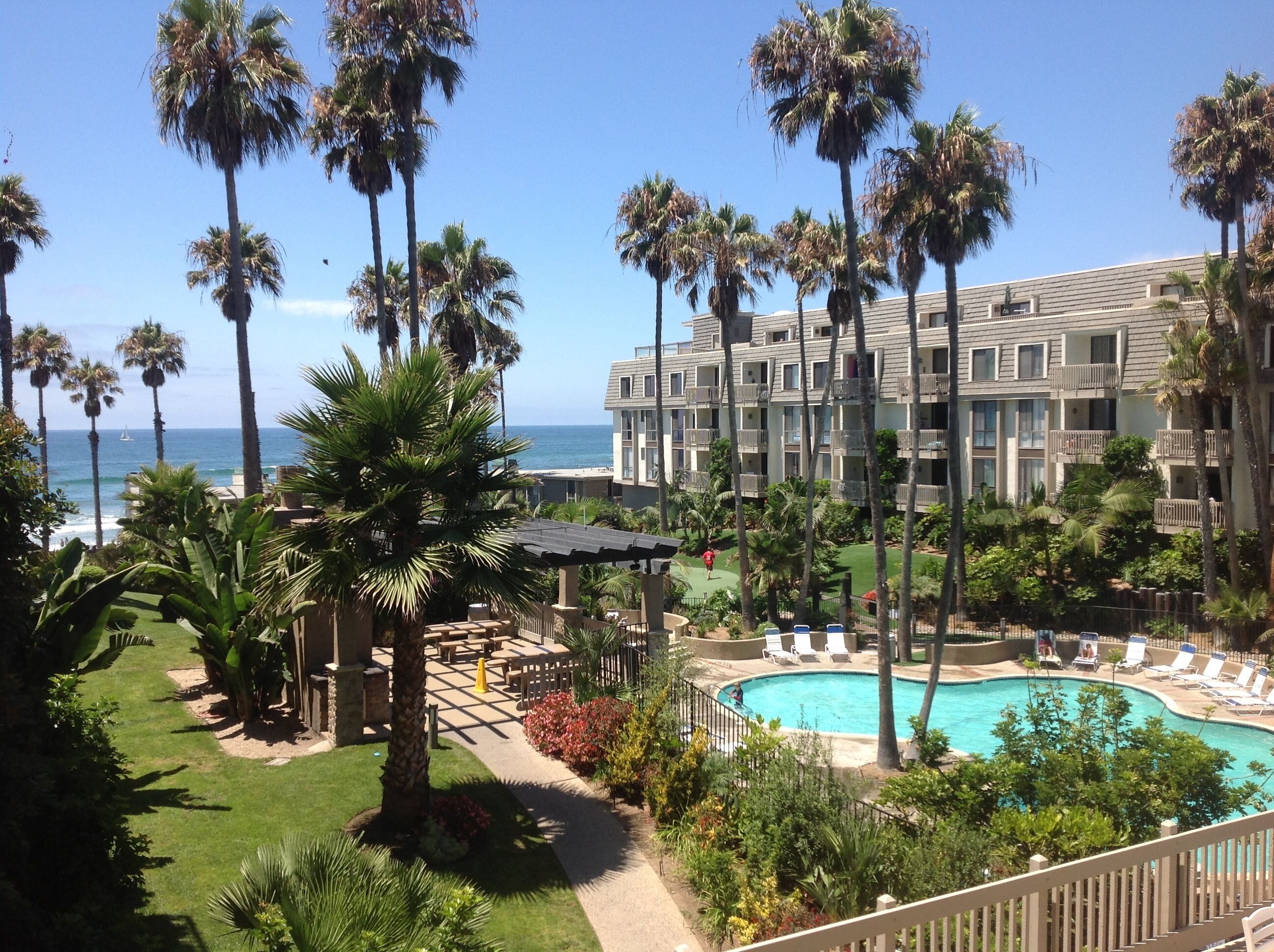 "Best Deal" in the "C" Bldg/Corner unit near Pool/Jacuzzi/Parking/Elevator