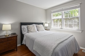 2 bedrooms, iron/ironing board, travel cot, free WiFi