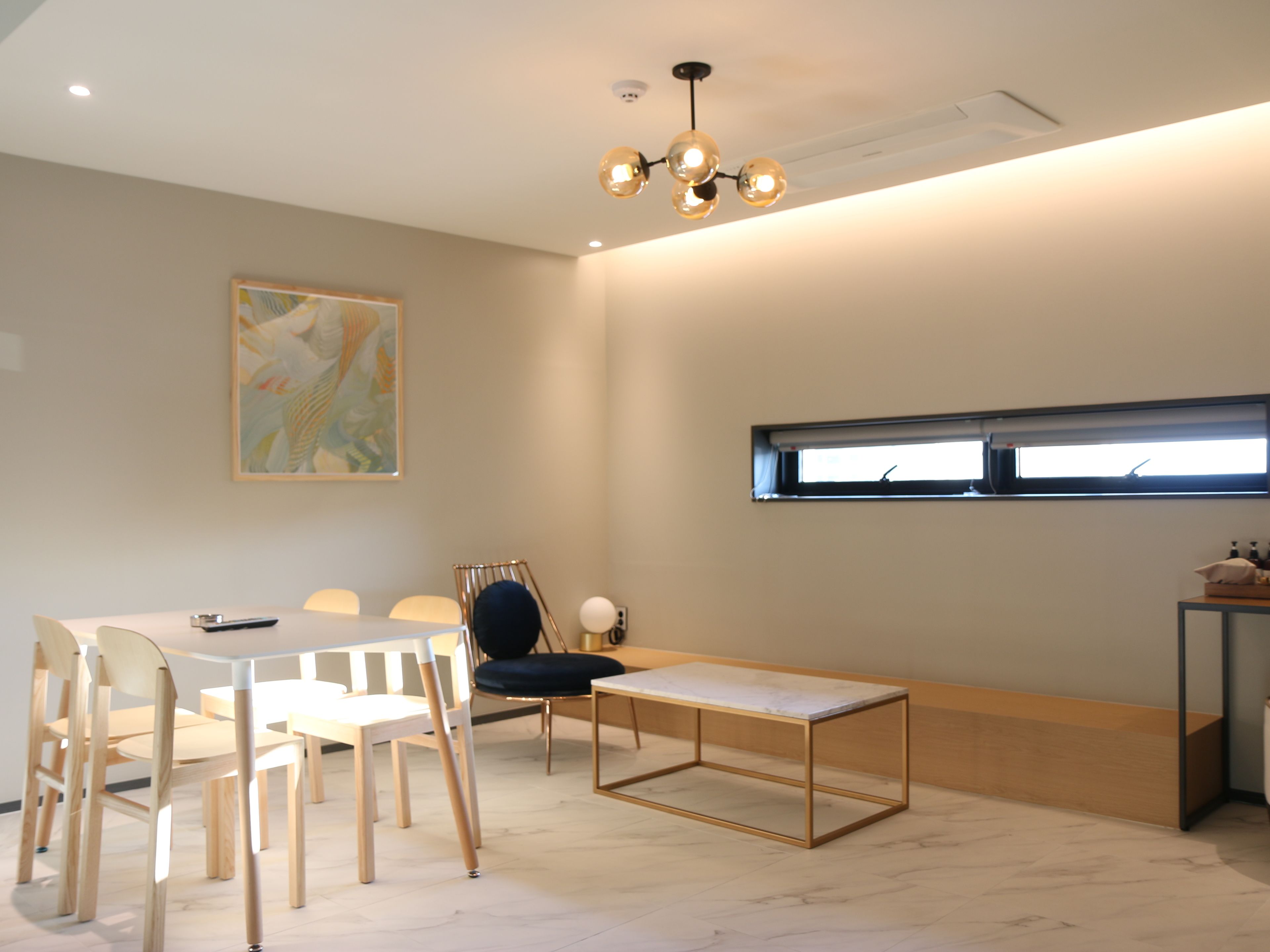 Suite (VIP) | Living area | Flat-screen TV, computer