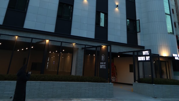 A modern hotel building with the name "Brown Dot Hotel" prominently displayed on the facade. - Brown dot Hotel Palyong (Changwon)