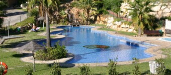 Fremragende lejlighed i stueetagen i Tropical Gardens of Secure Complex - gratis WiFi