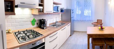 Fridge, microwave, oven, stovetop