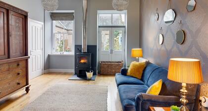 Beautiful Cottage 3 bedrooms 2 Bathroom secure courtyard & garden. On one level.