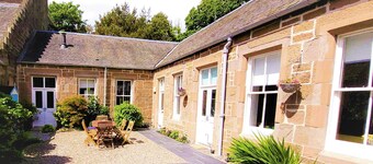 Beautiful Cottage 3 bedrooms 2 Bathroom secure courtyard & garden. On one level.