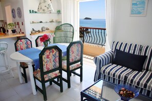 Una Smart TV, libros