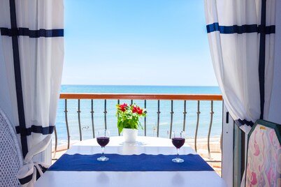 Apartment with swimming pools on the beachfront, stunning sea views