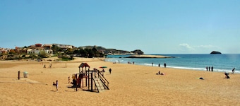 Apartment with pool on the beachfront. Stunning views, Internet, A/C,