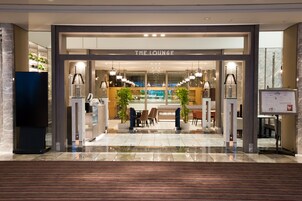 每日供应自助式早餐（每人 JPY 2100）