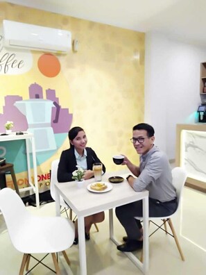 Breakfast area - Central Front One Inn Jakarta Airport (Tangerang)