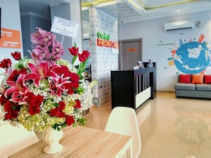 Lobby - Central Front One Inn Jakarta Airport (Tangerang)