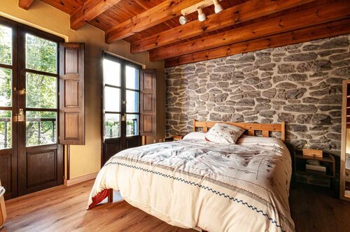 House with garden, very quiet, ideal for 5 people