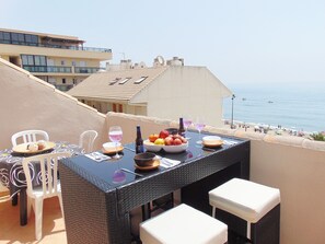 Outdoor dining - LUXURY APARTMENT IN THE FIRST LINE OF IDEAL BEACH FOR FAMILIES. (Fuengirola)