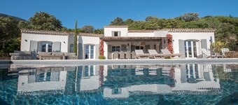 GOLFO DI SAN TROPEZ - VISTA MARE - PISCINA RISCALDATA - SUD COMPLETO