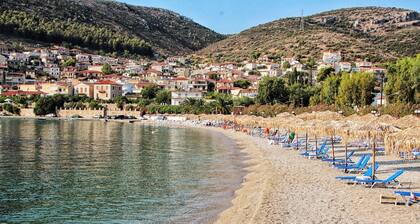 NEUE LISTE-Beach Apartment, Balkon mit Meerblick, in der Nähe von Nafplio, Mykene, Epidaurus