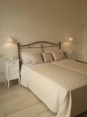 1 bedroom, in-room safe, iron/ironing board, free WiFi