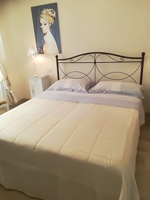 1 bedroom, in-room safe, iron/ironing board, free WiFi