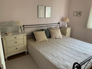3 bedrooms, iron/ironing board, free WiFi