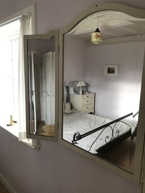 3 bedrooms, iron/ironing board, free WiFi
