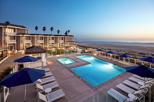 Outdoor pool, pool umbrellas, sun loungers