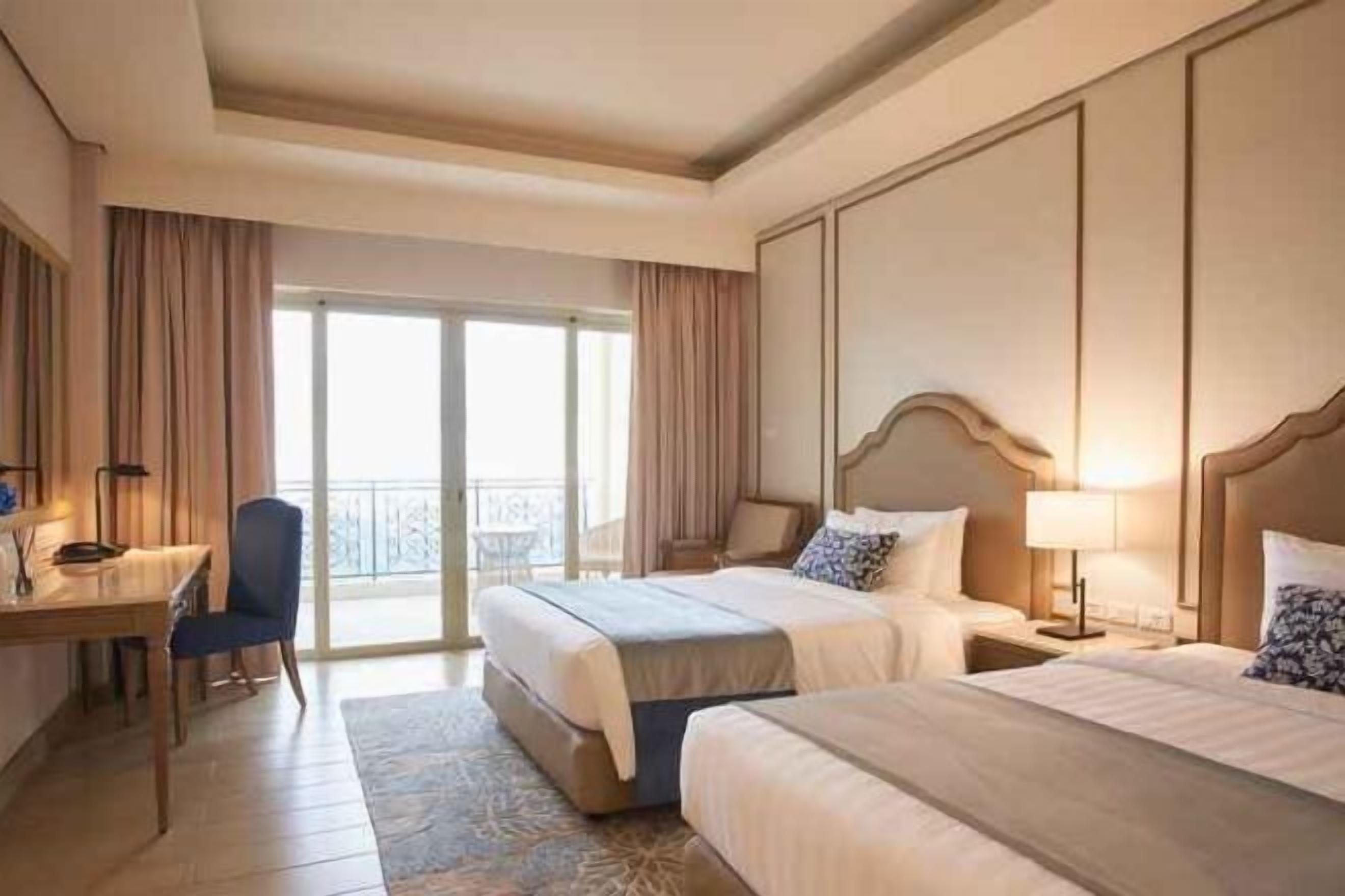 Minibar, Zimmersafe, Schreibtisch, schallisolierte Zimmer