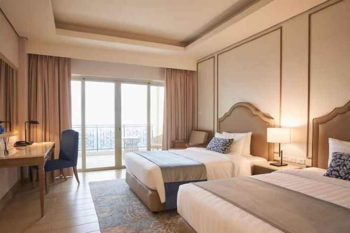 Minibar, in-room safe, desk, soundproofing
