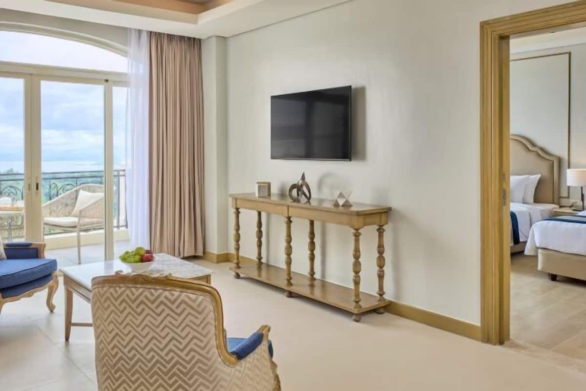 Minibar, in-room safe, desk, soundproofing