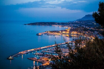 ATTICO CON VISTA MARE JACUZZI TRA MONACO E IL CONFINE ITALIANO