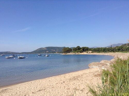 Haus direkt am Strand in Pinarello Bay.