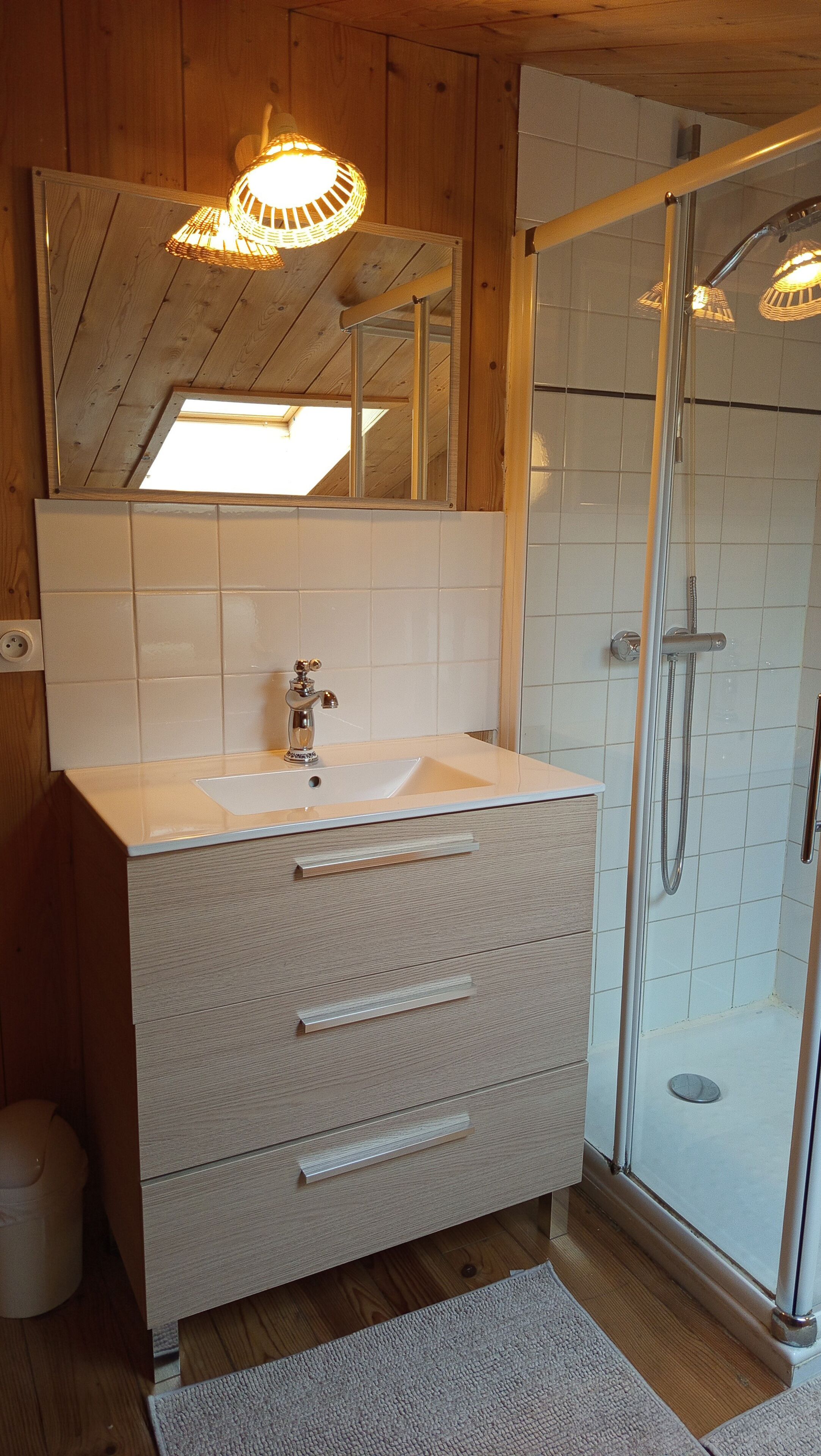 Een douche, handdoeken