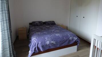 2 habitaciones, tabla de planchar con plancha y wifi
