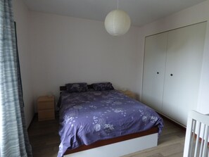 2 makuuhuonetta, silitysrauta/-lauta, Wi-Fi