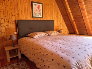 3 slaapkamers, een strijkplank/strijkijzer, reisbedje, gratis wifi