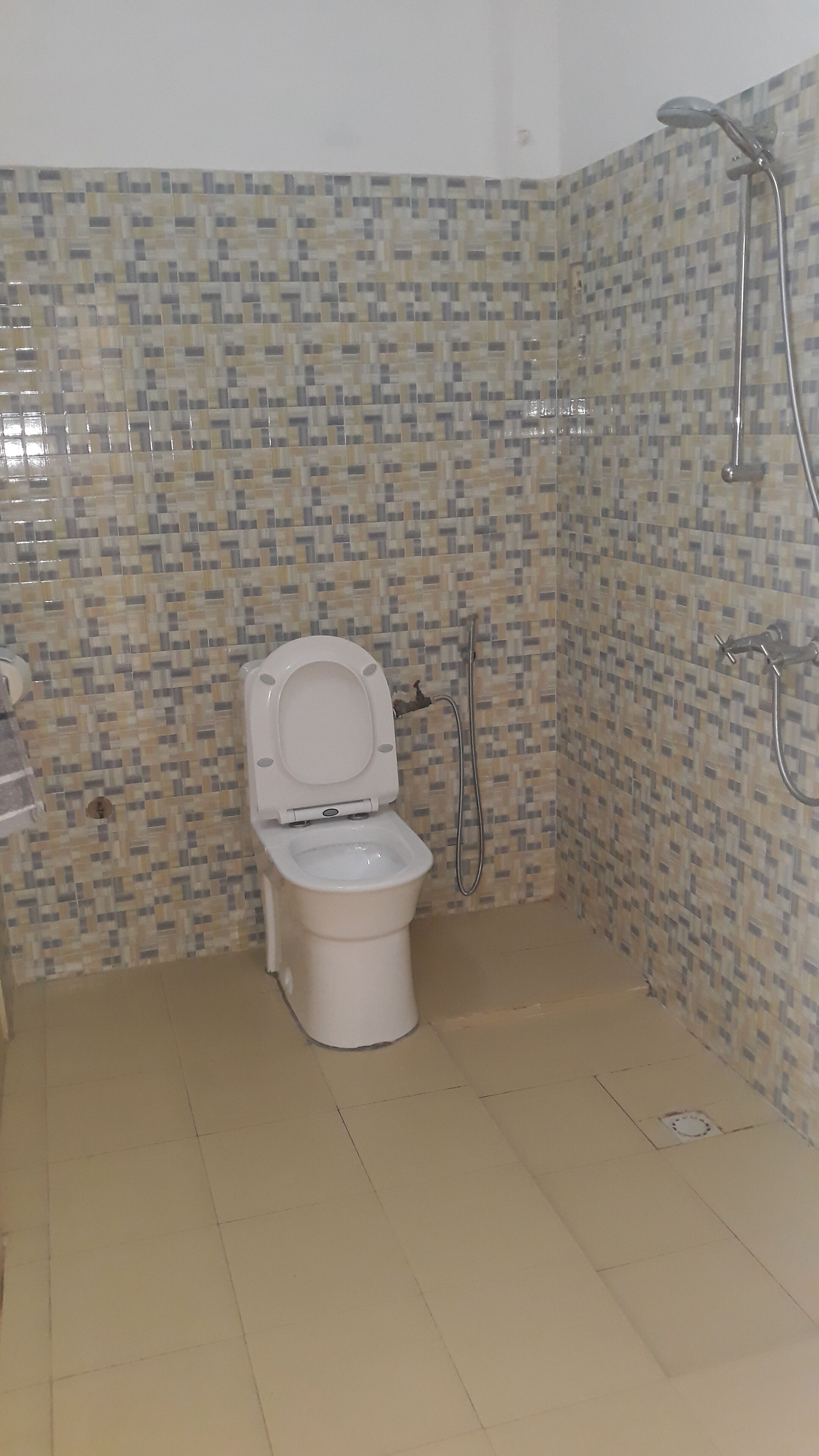 Sèche-cheveux, serviettes fournies