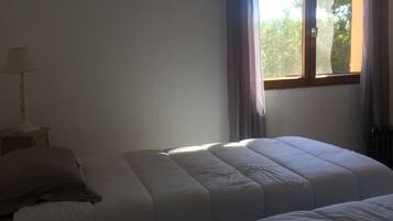 2 chambres, fer et planche Ă repasser, Wi-Fi gratuit, draps fournis