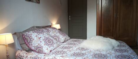 3 chambres, fer et planche à repasser, accès Internet, draps fournis