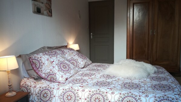 3 bedrooms, iron/ironing board, Internet, bed sheets