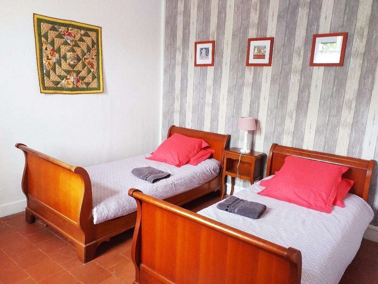 3 slaapkamers, een strijkplank/strijkijzer, internet, beddengoed