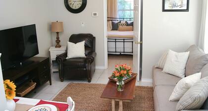 Walk .4 Miles to Texas A&M Campus and Aggie Park, Private Entry /Covered Parking