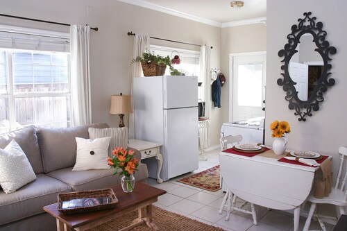 Walk .4 Miles to Texas A&M Campus and Aggie Park, Private Entry /Covered Parking