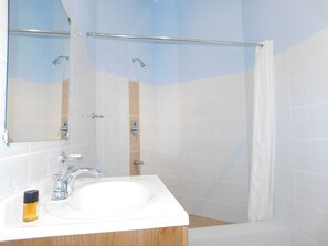 Hair dryer, towels - Ocean view family friendly (St Georges)