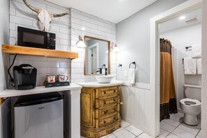 Doppia Deluxe, 2 letti queen, non fumatori | Bagno | Vasca, asciugamani