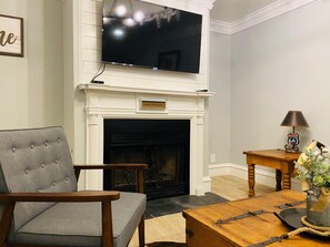 Deluxe Studio Suite, 1 King Bed, Non Smoking | Living area - The Big Texan Motel (Amarillo)