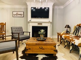 Deluxe Studio Suite, 1 King Bed, Non Smoking | Living area | Flat-screen TV