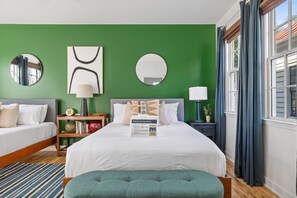 6 habitaciones, tabla de planchar con plancha y internet
