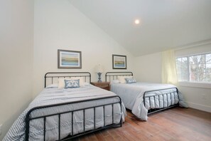 2 bedrooms, desk, iron/ironing board, travel cot